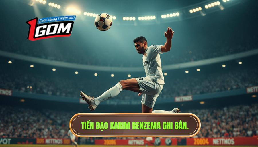 3. Tiền đạo Karim Benzema ghi bàn.